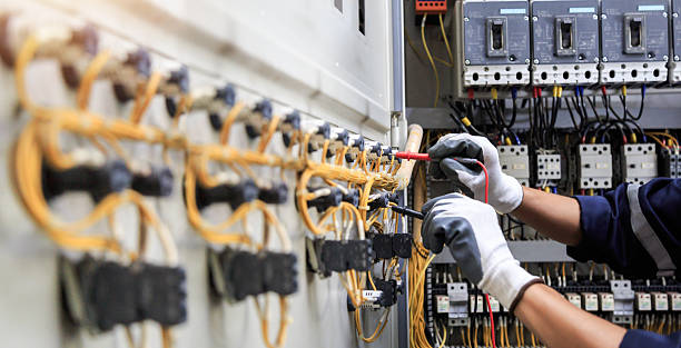 Professional Electrician technician working in Brandon, MS